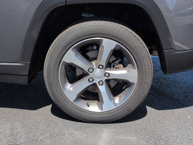 Used 2023 Jeep Grand Cherokee Limited AWD/4WD image 7