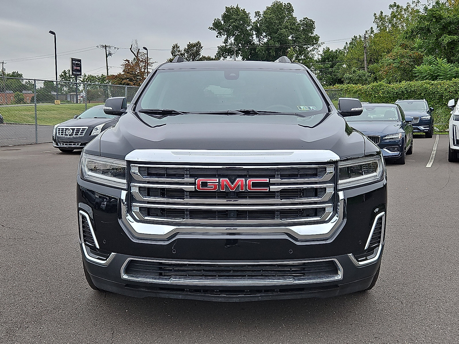 Certified 2022 GMC Acadia SLE w/ Driver Convenience Package image 2