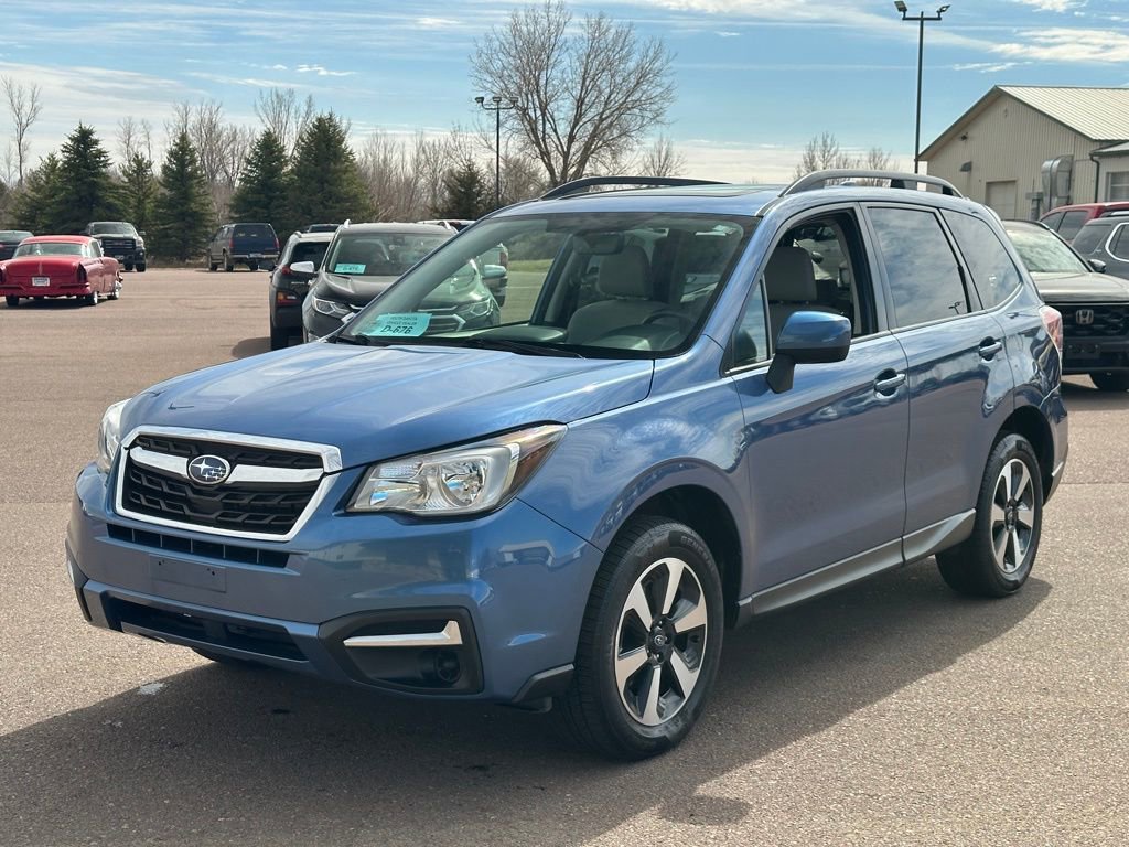 Used 2017 Subaru Forester 2.5i Premium w/ All-Weather Package image 4