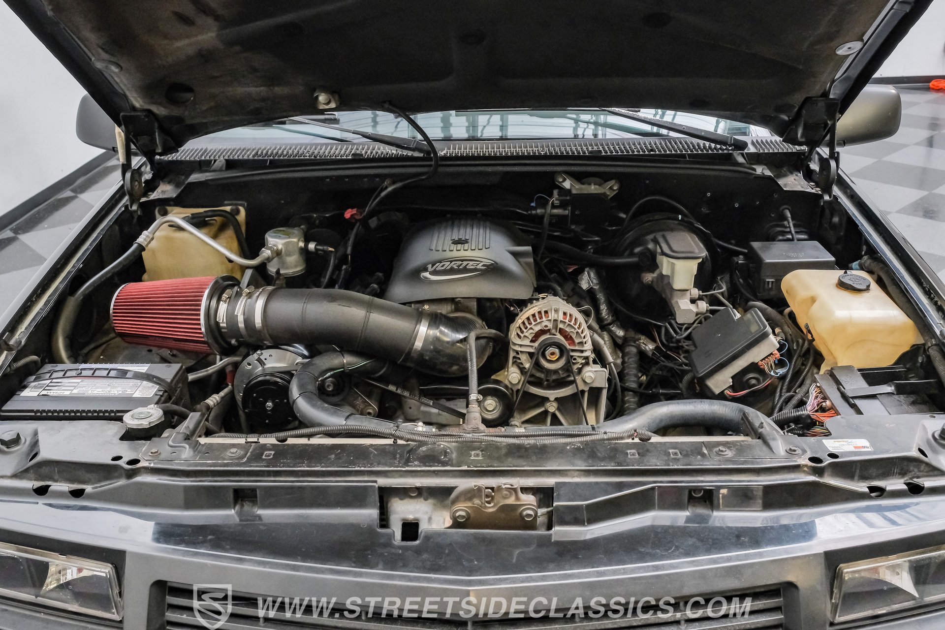 Used 1995 Chevrolet Tahoe 4WD 2-Door image 3