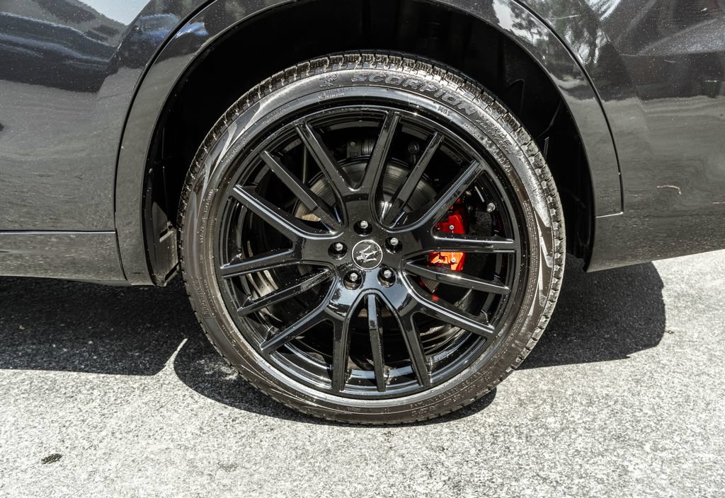 Used 2021 Maserati Levante S GranSport AWD/4WD image 33