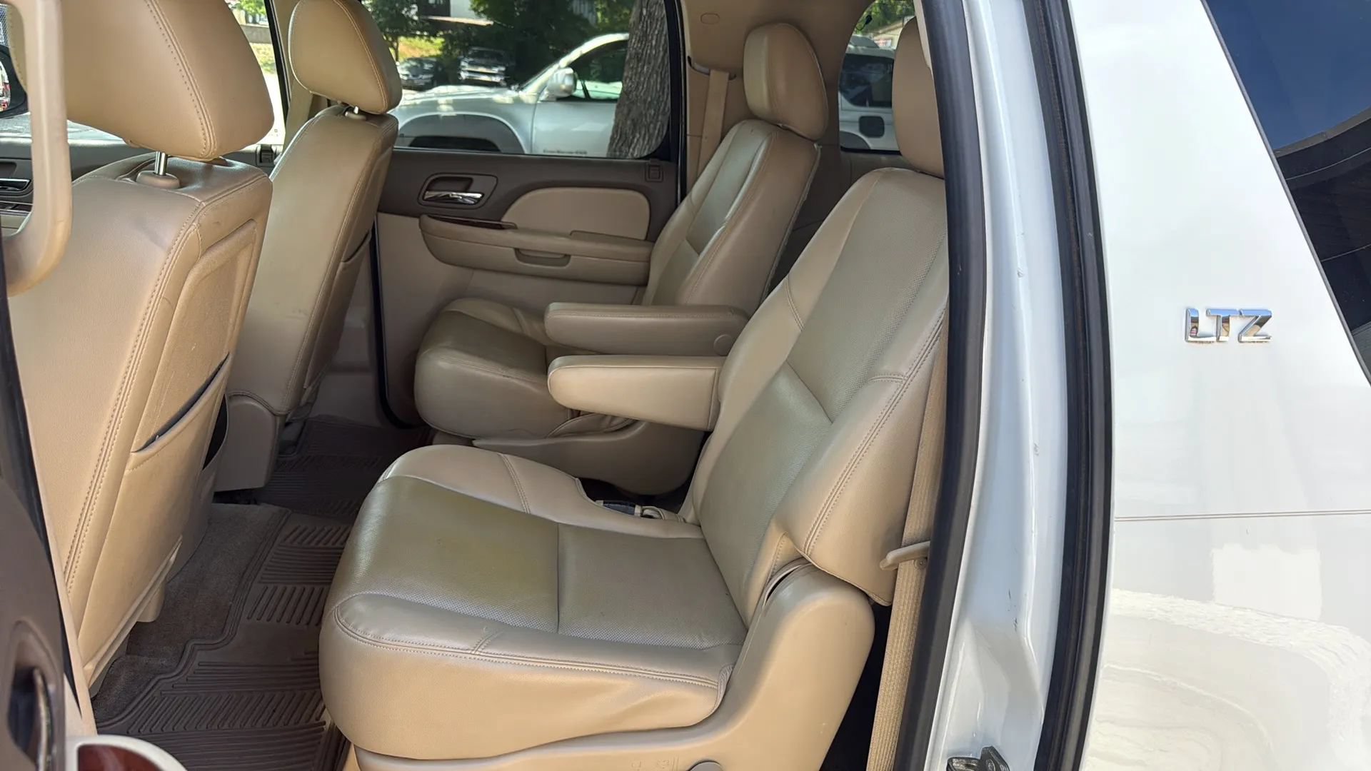 Used 2014 Chevrolet Suburban LTZ AWD/4WD image 18