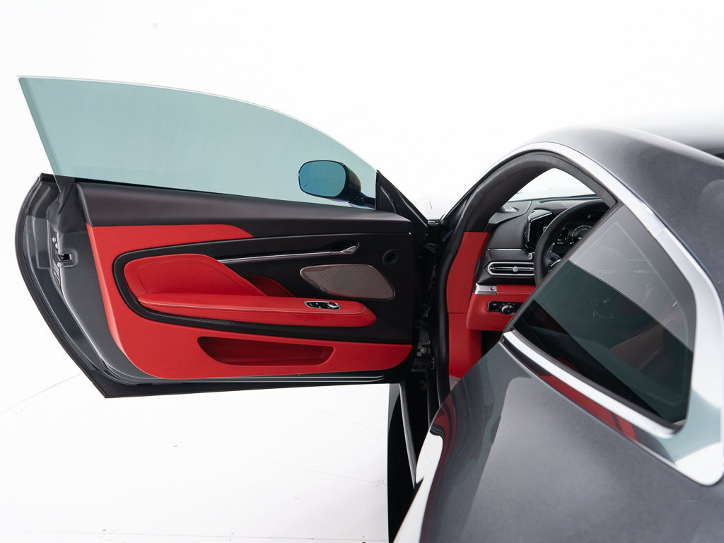 Used 2025 Aston Martin Vanquish RWD image 10