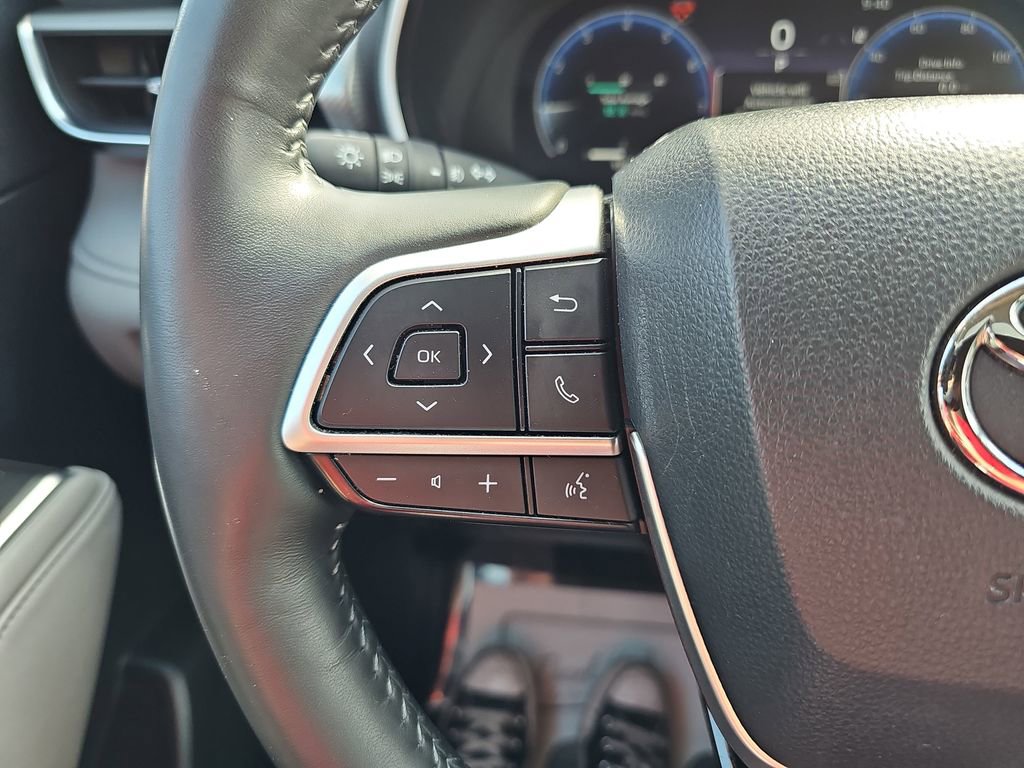 Used 2024 Toyota Highlander Platinum image 22