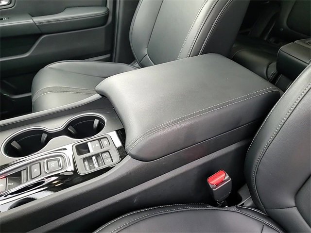 Used 2025 Honda Pilot Touring image 18