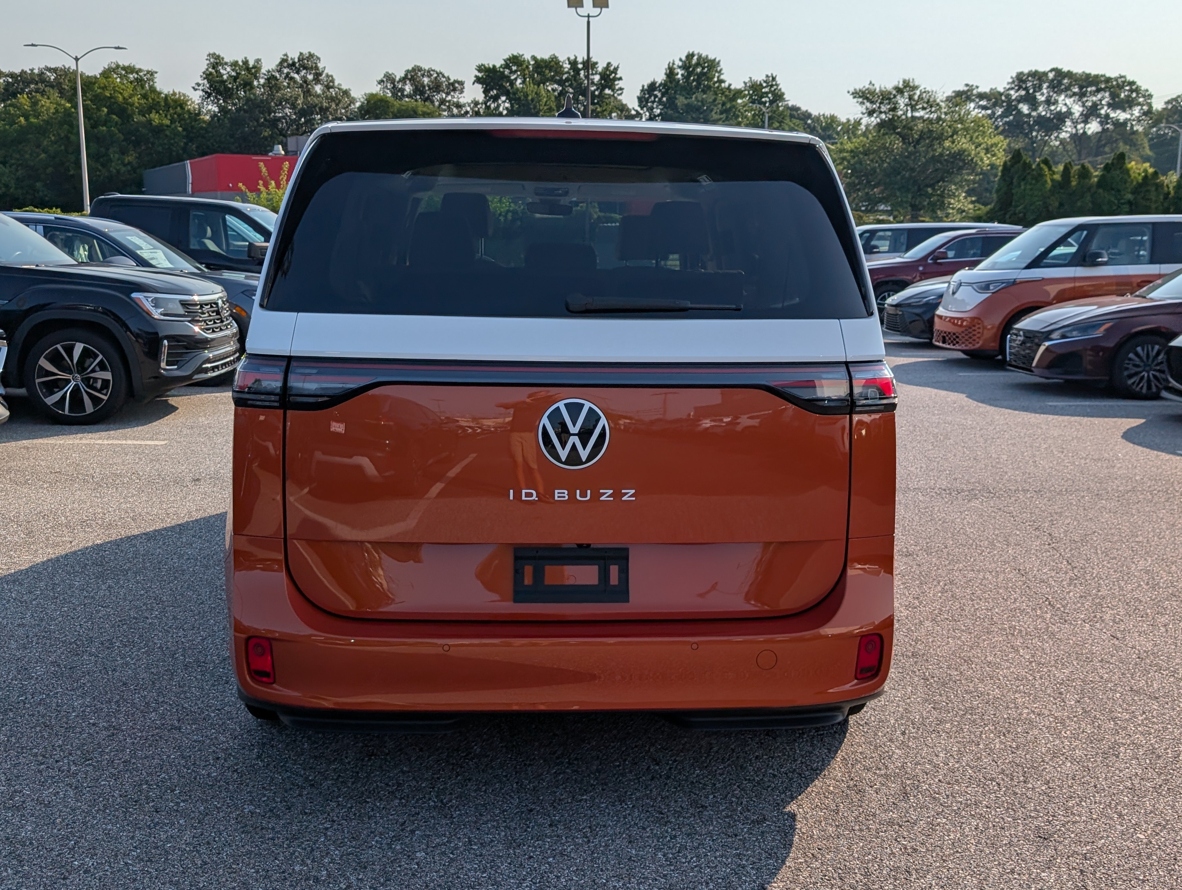 Used 2025 Volkswagen ID. Buzz Pro S Plus w/ Cupholders Package RWD image 4
