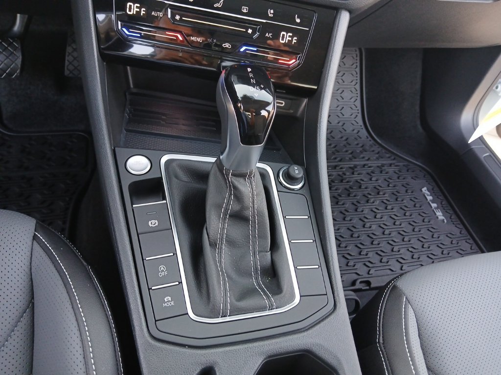 New 2027 Volkswagen Jetta SEL FWD image 17