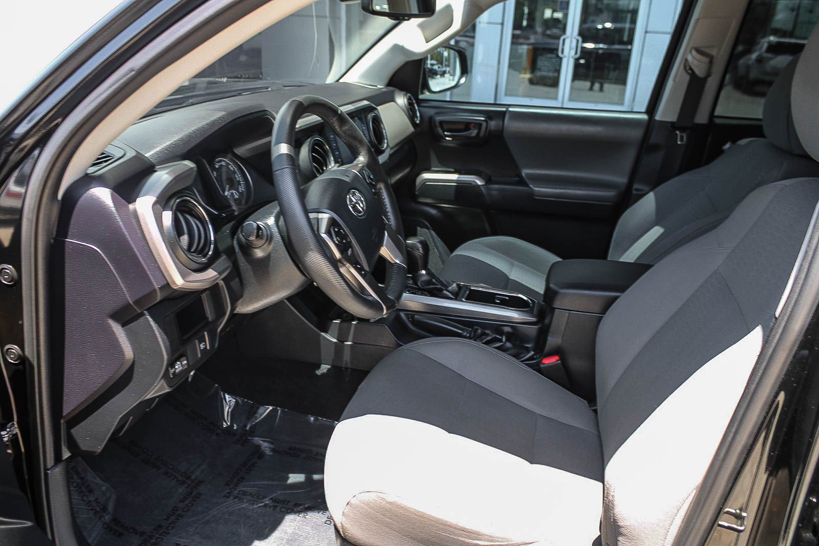 Used 2018 Toyota Tacoma SR5 RWD image 19