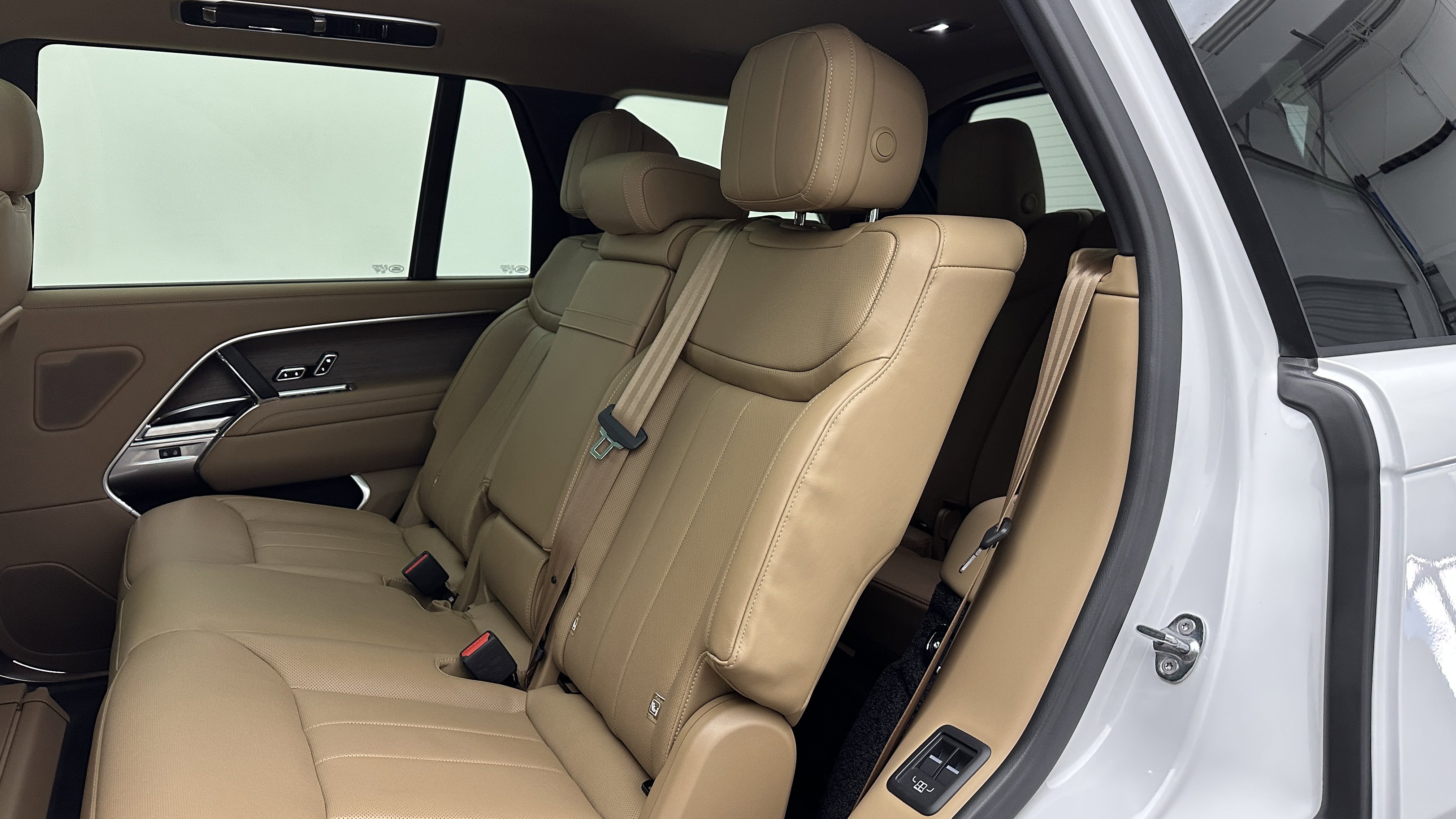 Used 2025 Land Rover Range Rover Long Wheelbase SE image 30