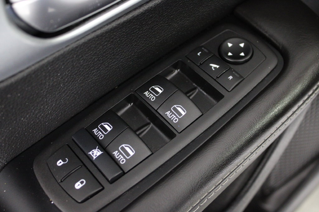 Used 2026 Chrysler Pacifica Limited FWD image 23