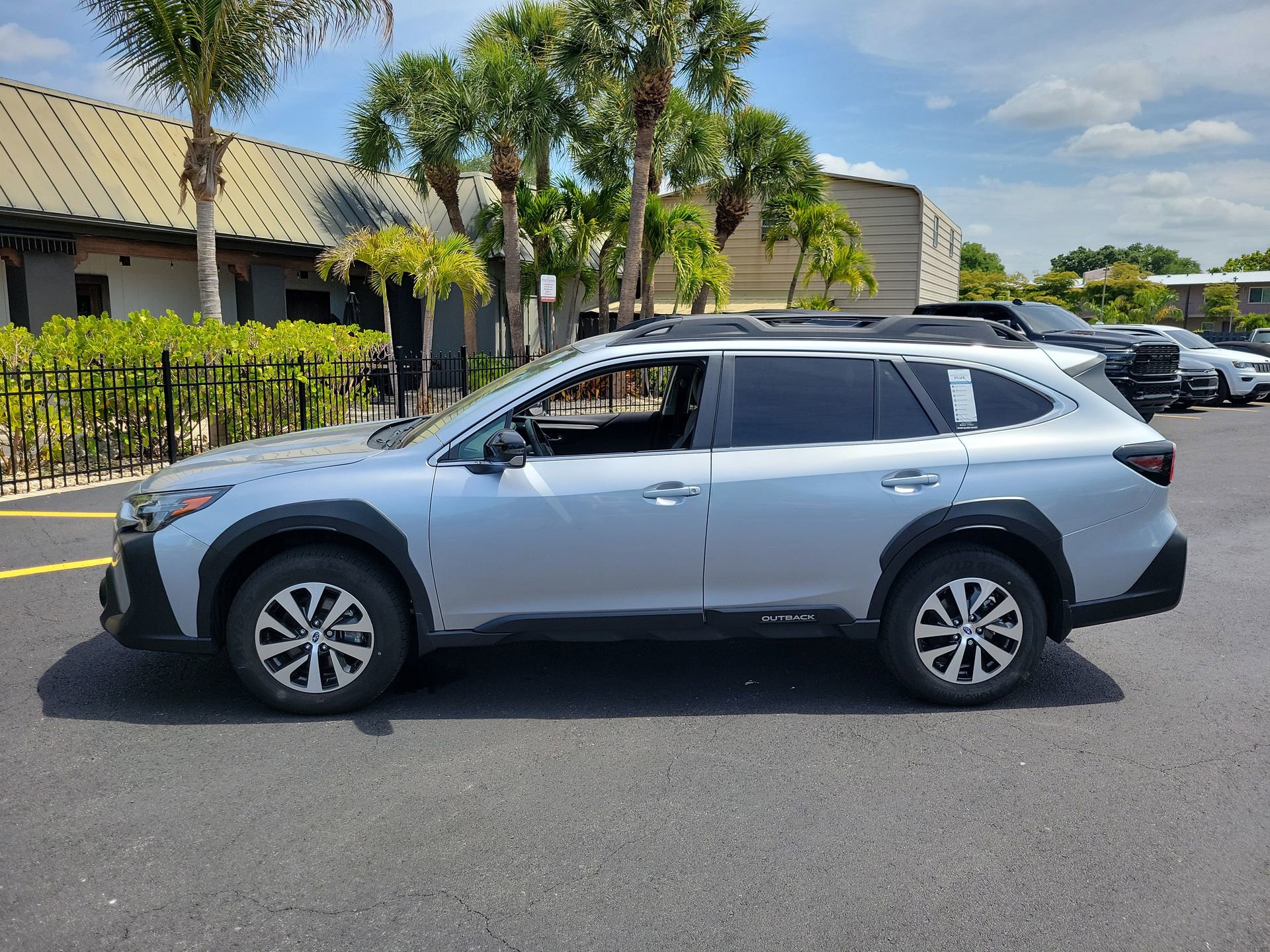 Used 2025 Subaru Outback Premium w/ Popular Package #1A AWD/4WD image 9
