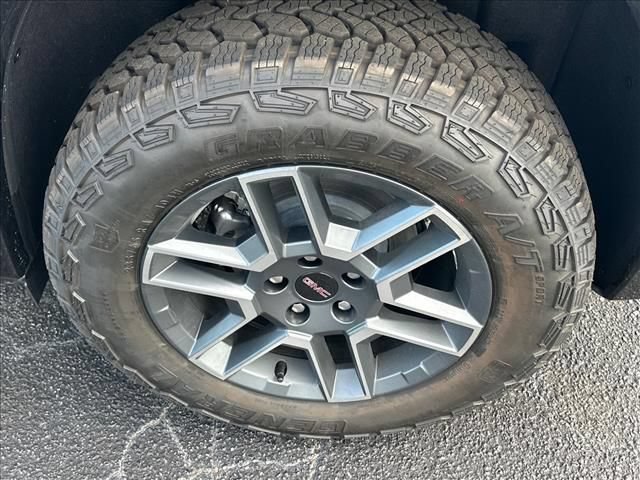 New 2026 GMC Terrain AT4 w/ Technology Package II AWD/4WD image 17