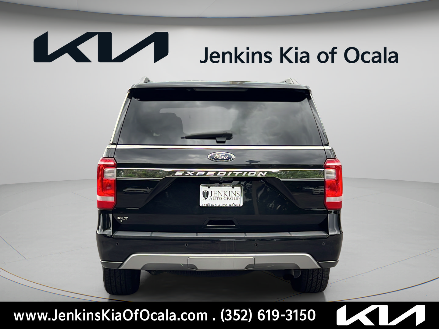 Used 2018 Ford Expedition XLT w/ Equipment Group 202A RWD image 4