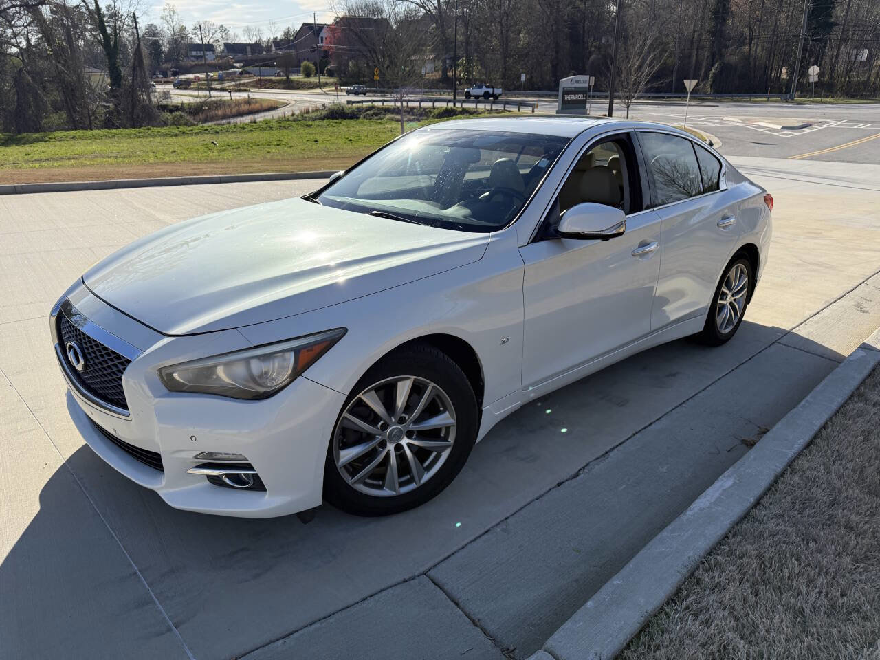 Used 2014 INFINITI Q50 Premium w/ Technology Package image 3