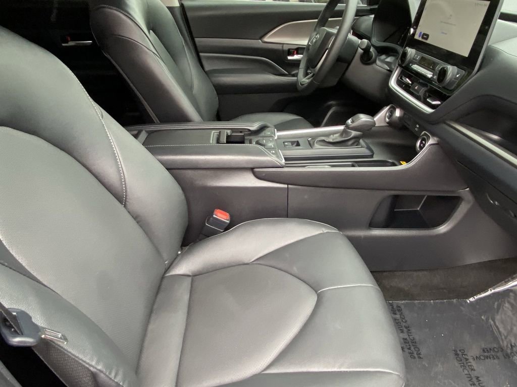 Certified 2024 Toyota Grand Highlander XLE image 16