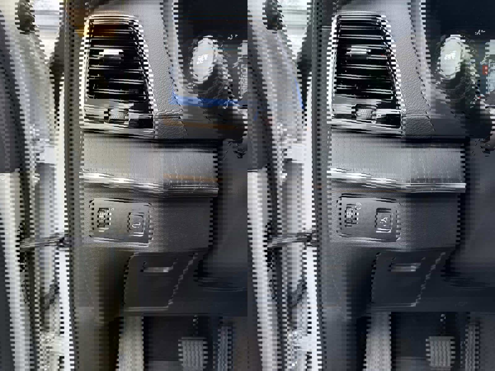 Used 2022 Volvo XC90 T6 Inscription w/ Lounge Package image 32