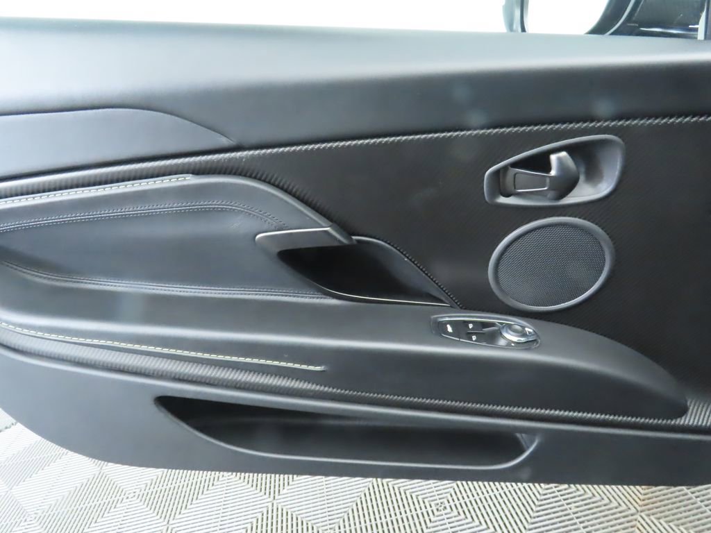 Used 2019 Aston Martin DB11 AMR image 25