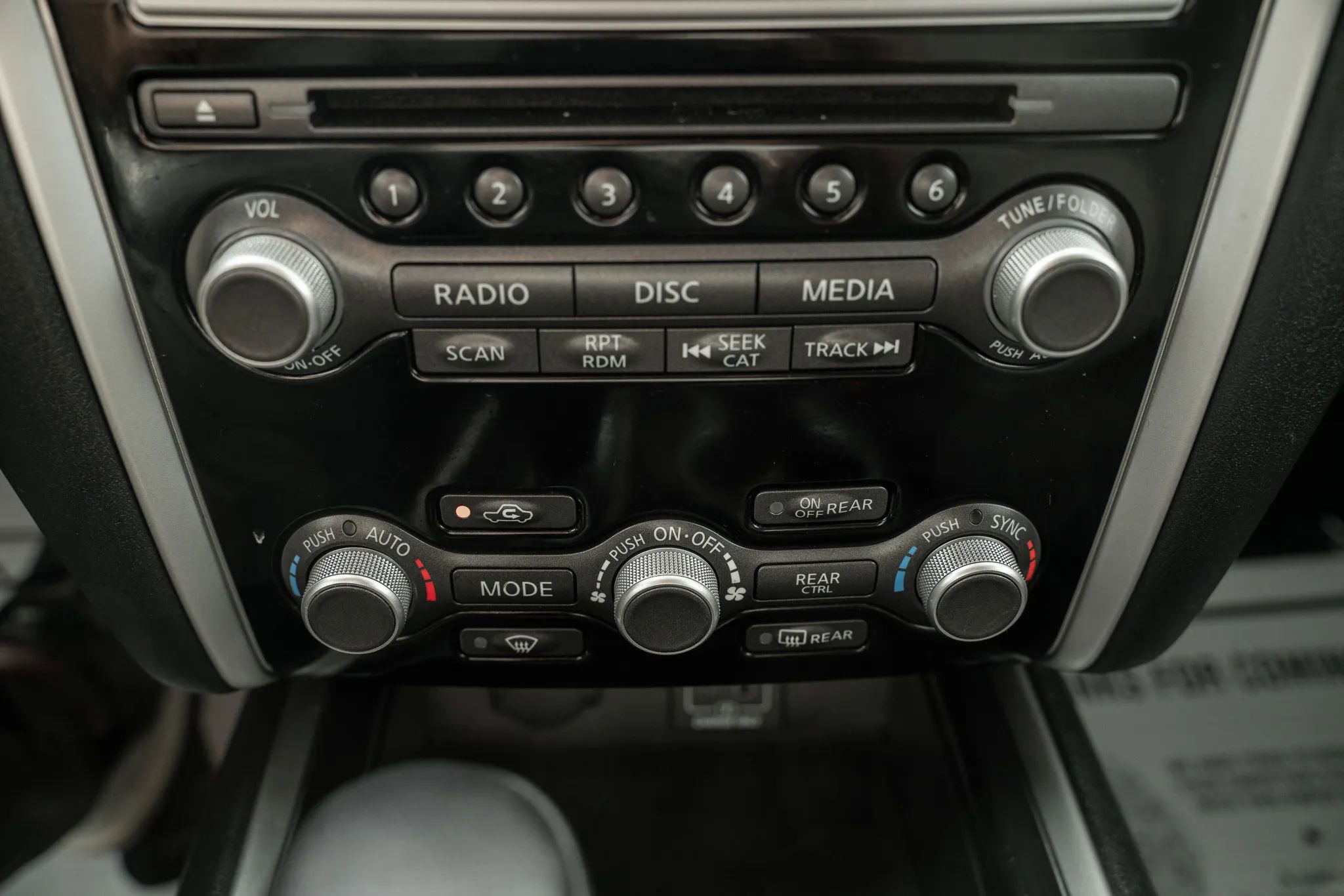 Used 2019 Nissan Pathfinder SV image 27