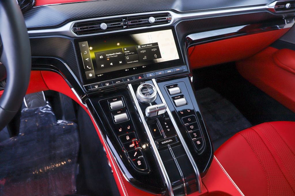 Used 2025 Aston Martin V8 Vantage Coupe image 23