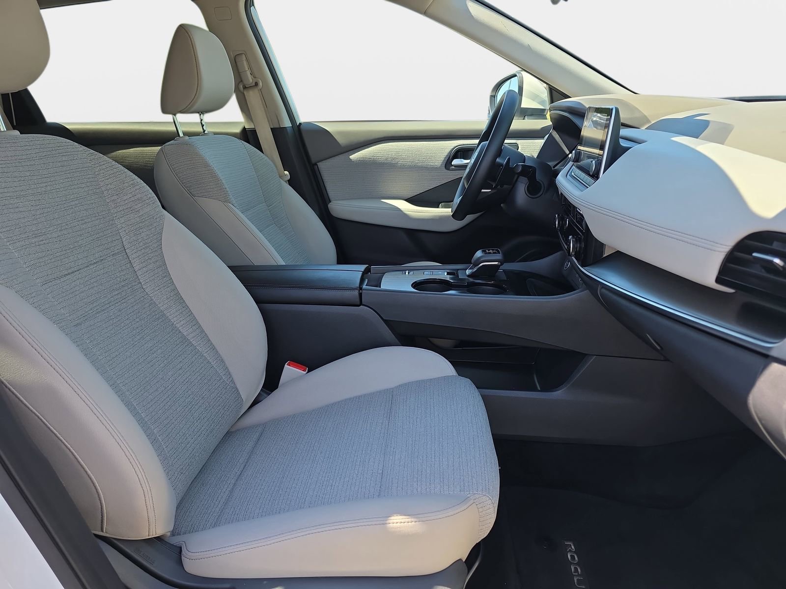 Used 2023 Nissan Rogue SV FWD image 10