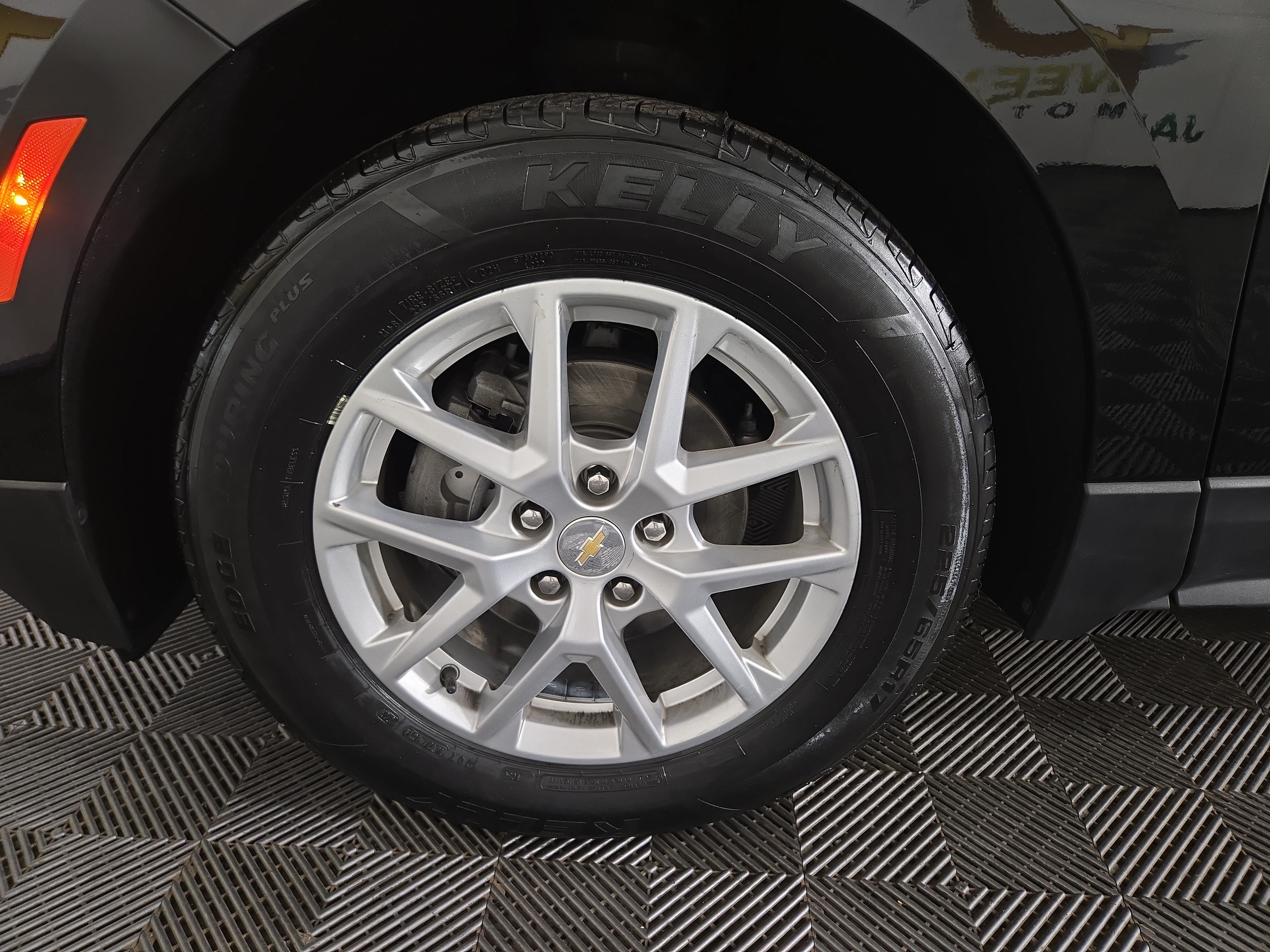 Used 2023 Chevrolet Equinox LT FWD image 32