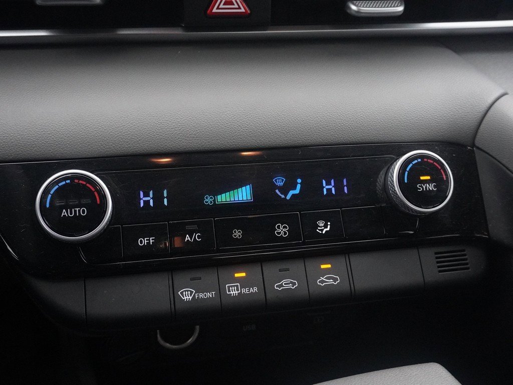 Used 2023 Hyundai Elantra SEL image 39