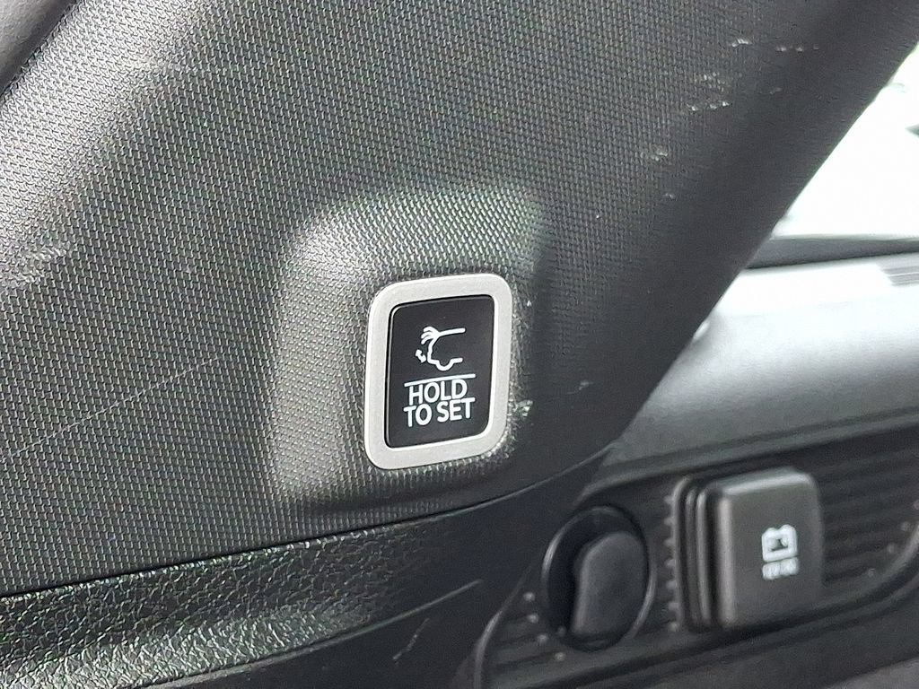 Used 2023 Jeep Grand Cherokee Summit AWD/4WD image 35