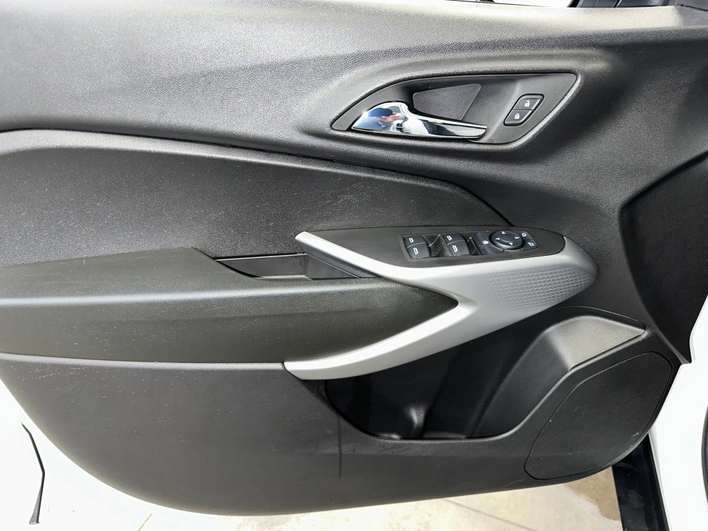 Certified 2024 Chevrolet Trax LS w/ Driver Confidence Package image 3