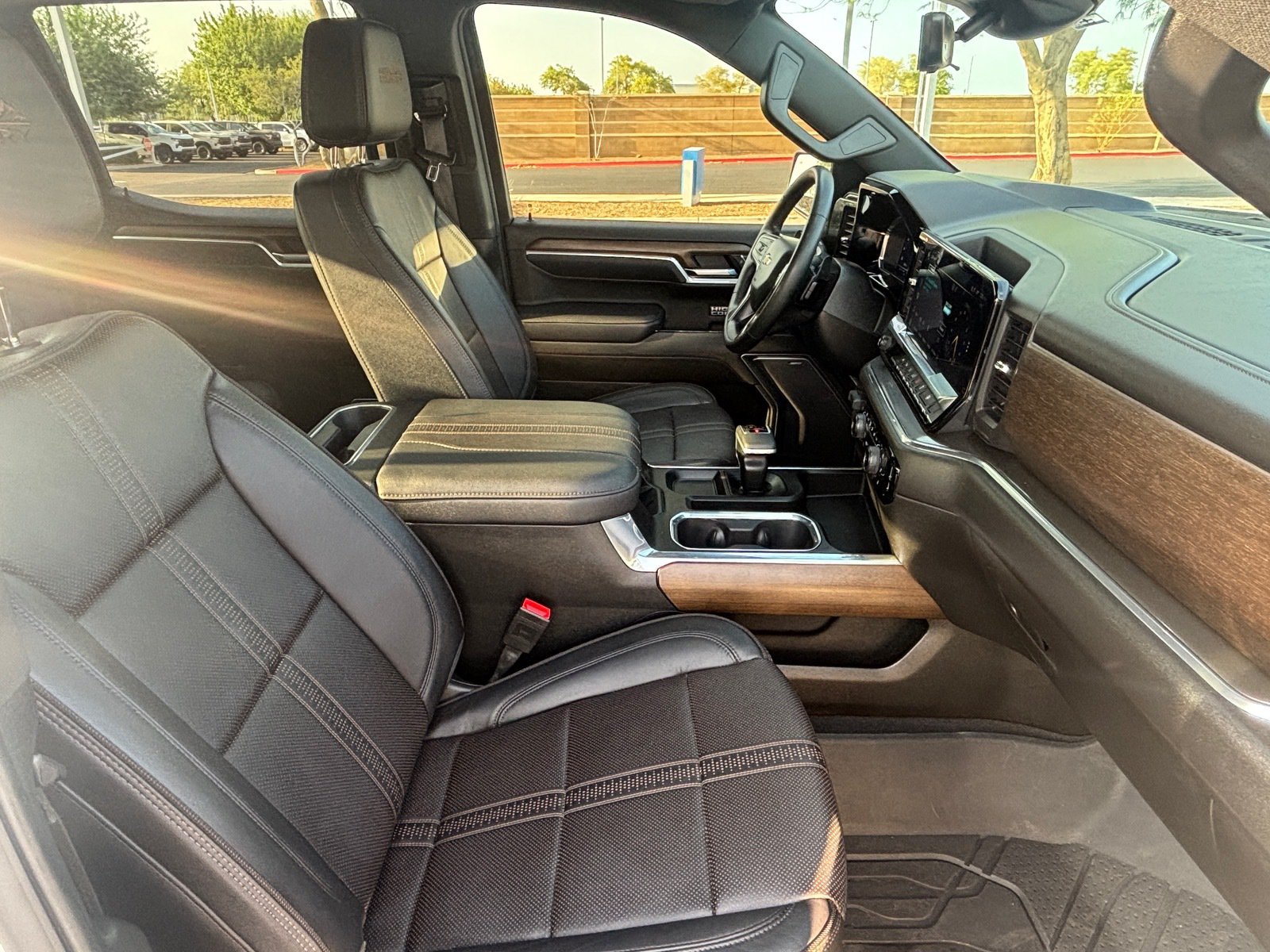 Used 2025 Chevrolet Silverado 1500 High Country AWD/4WD image 30