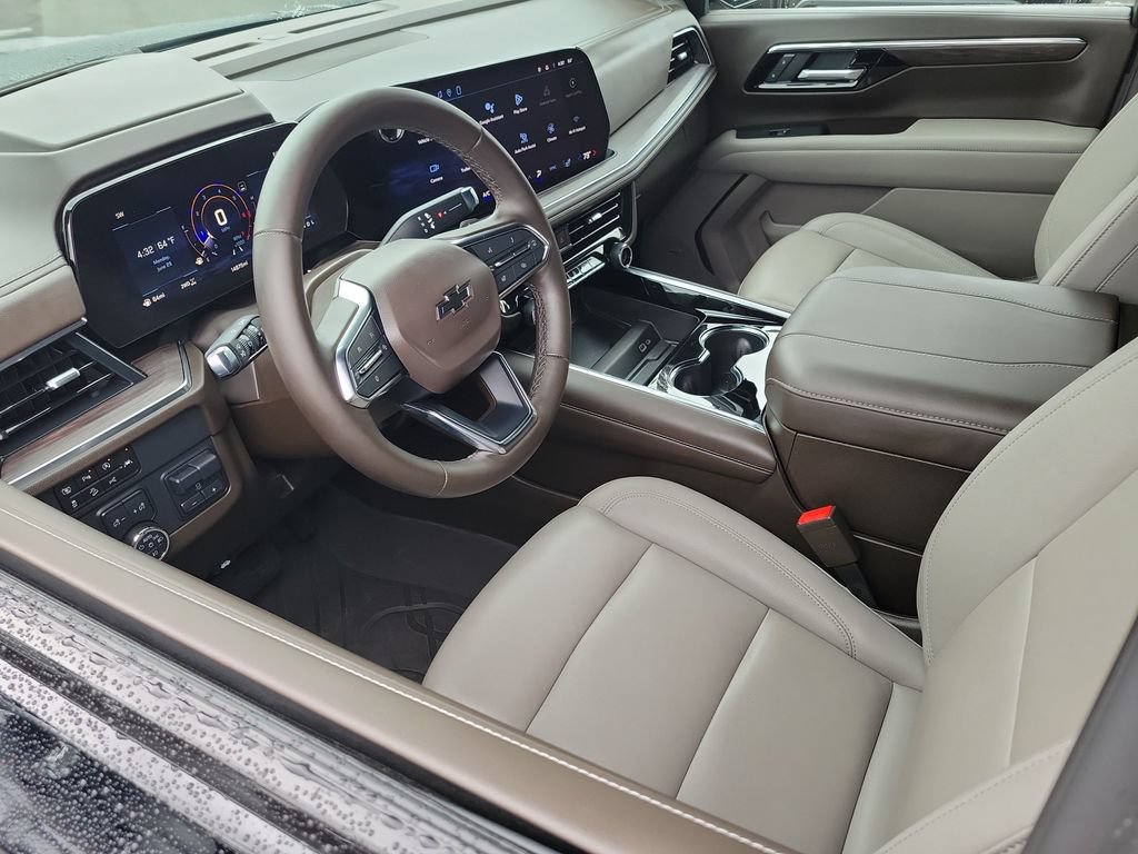 Used 2025 Chevrolet Tahoe Z71 AWD/4WD image 3