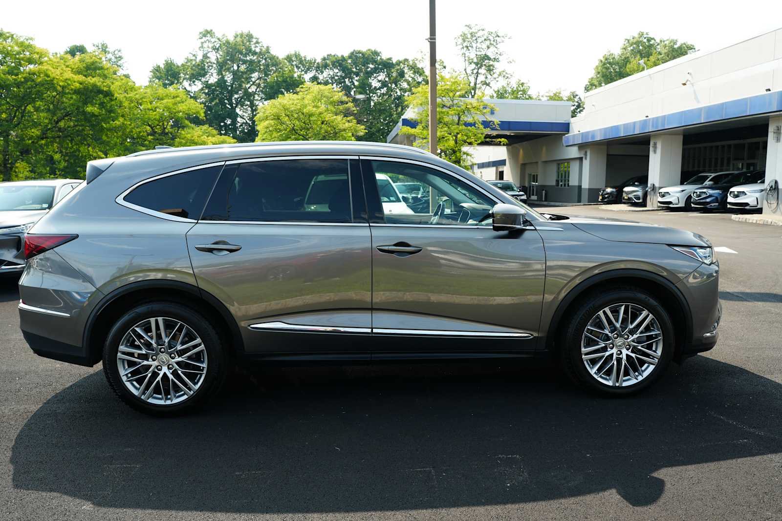 Certified 2023 Acura MDX w/ Advance Package AWD/4WD image 8