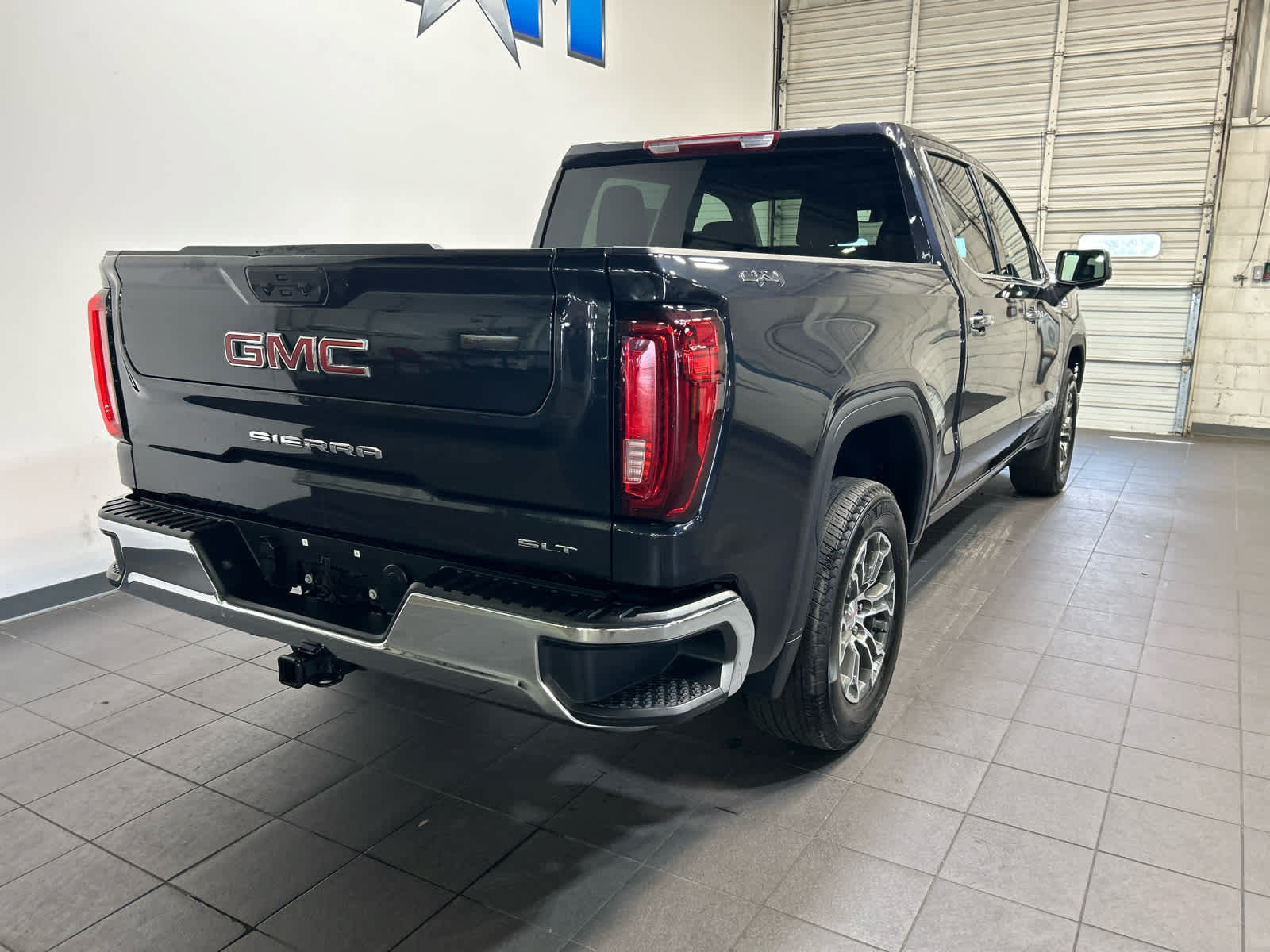 Used 2025 GMC Sierra 1500 SLT AWD/4WD image 3
