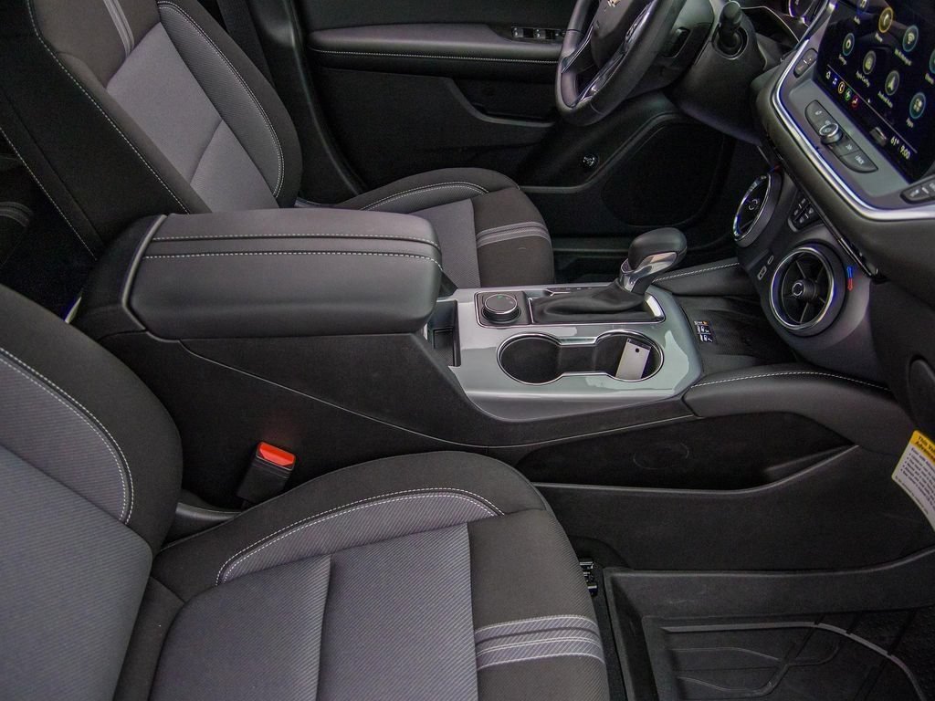 New 2025 Chevrolet Blazer LT w/ Convenience Package FWD image 15