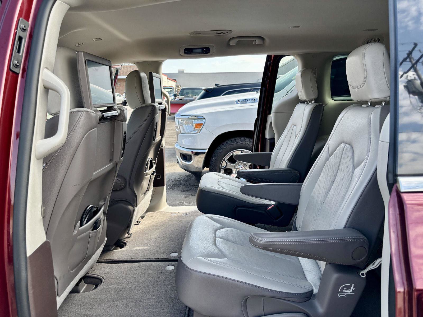 Used 2018 Chrysler Pacifica Touring-L Plus image 15