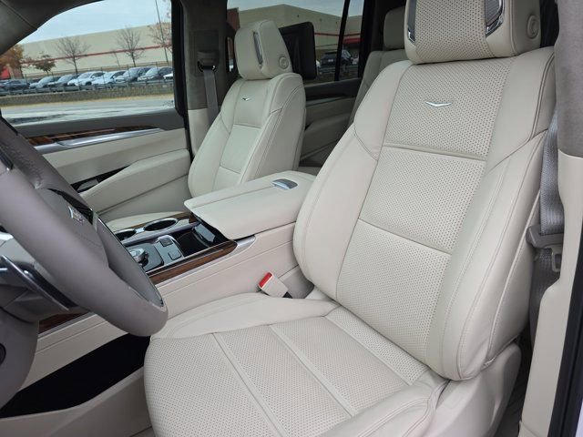 Certified 2025 Cadillac Escalade ESV Sport Platinum image 15