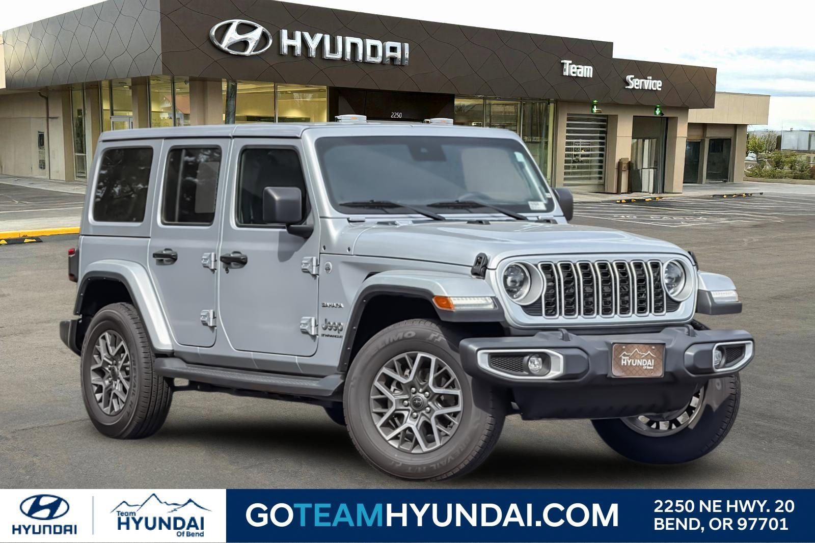 Used 2024 Jeep Wrangler Unlimited Sahara AWD/4WD image 1