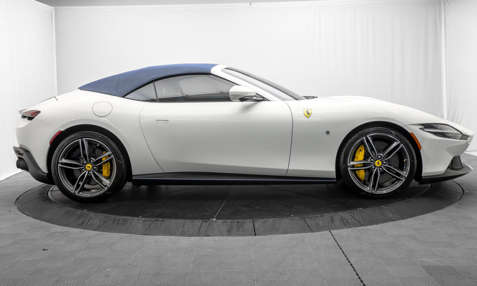 Used 2025 Ferrari Roma Spider RWD image 16