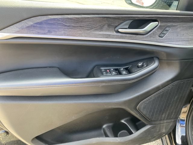 Used 2023 Jeep Grand Cherokee Limited AWD/4WD image 17