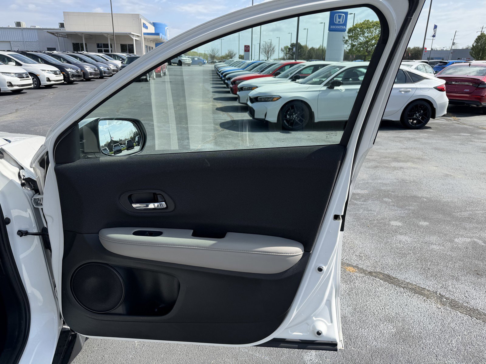 Used 2020 Honda HR-V LX image 15