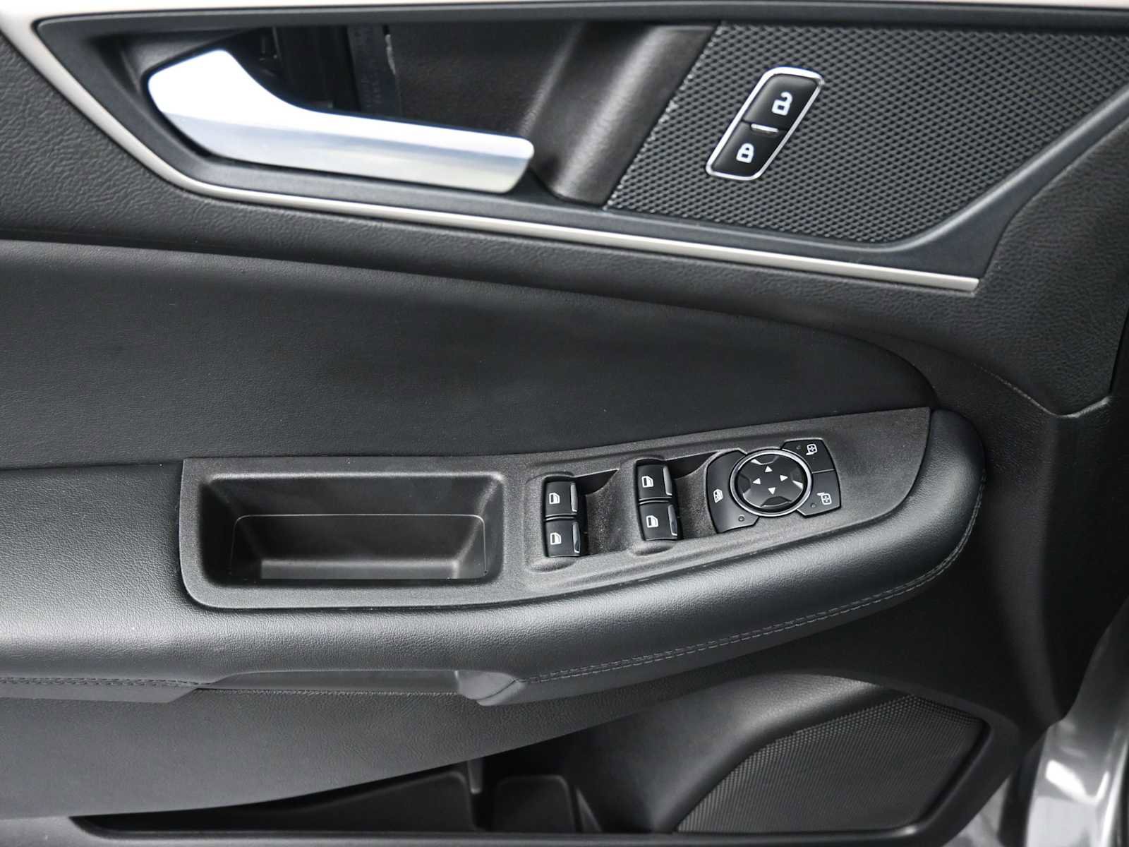 Used 2024 Ford Edge SEL image 18