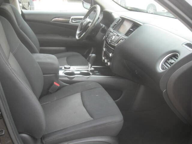 Used 2017 Nissan Pathfinder SV w/ SV Cold Weather Package image 19