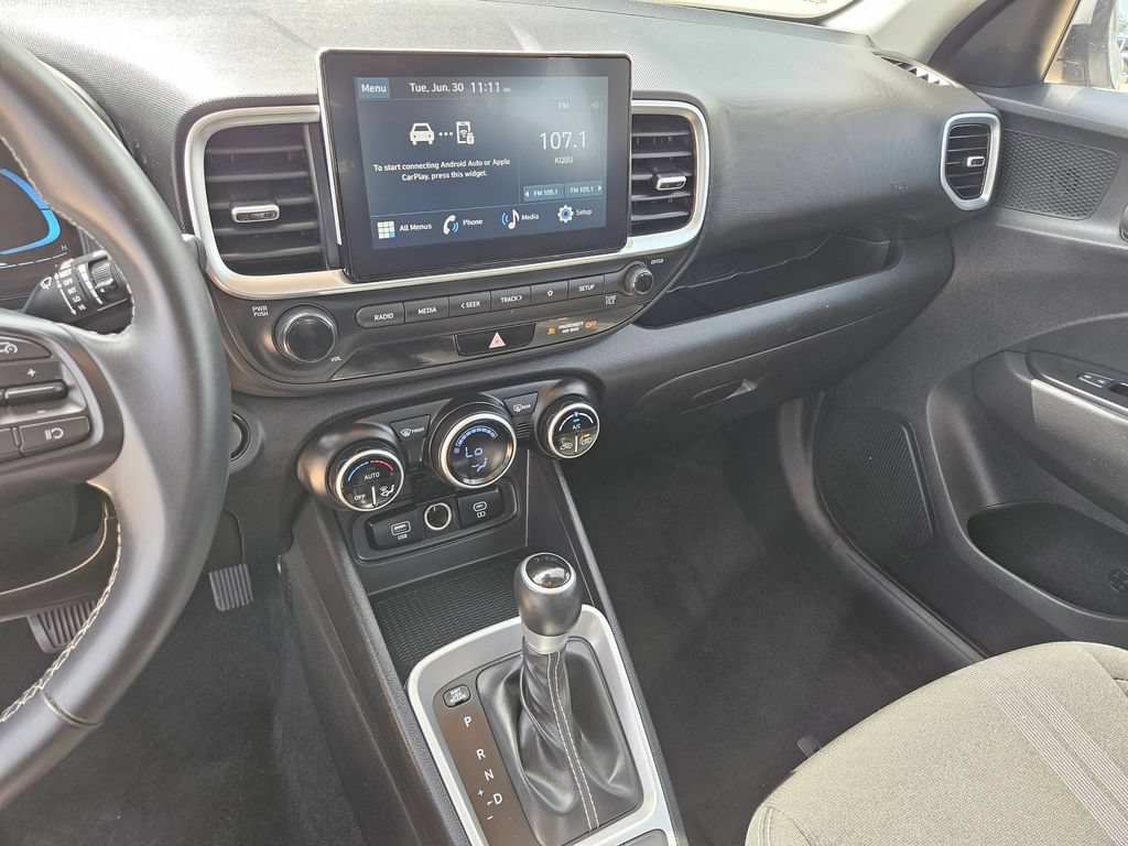 Used 2025 Hyundai Venue SEL FWD image 19