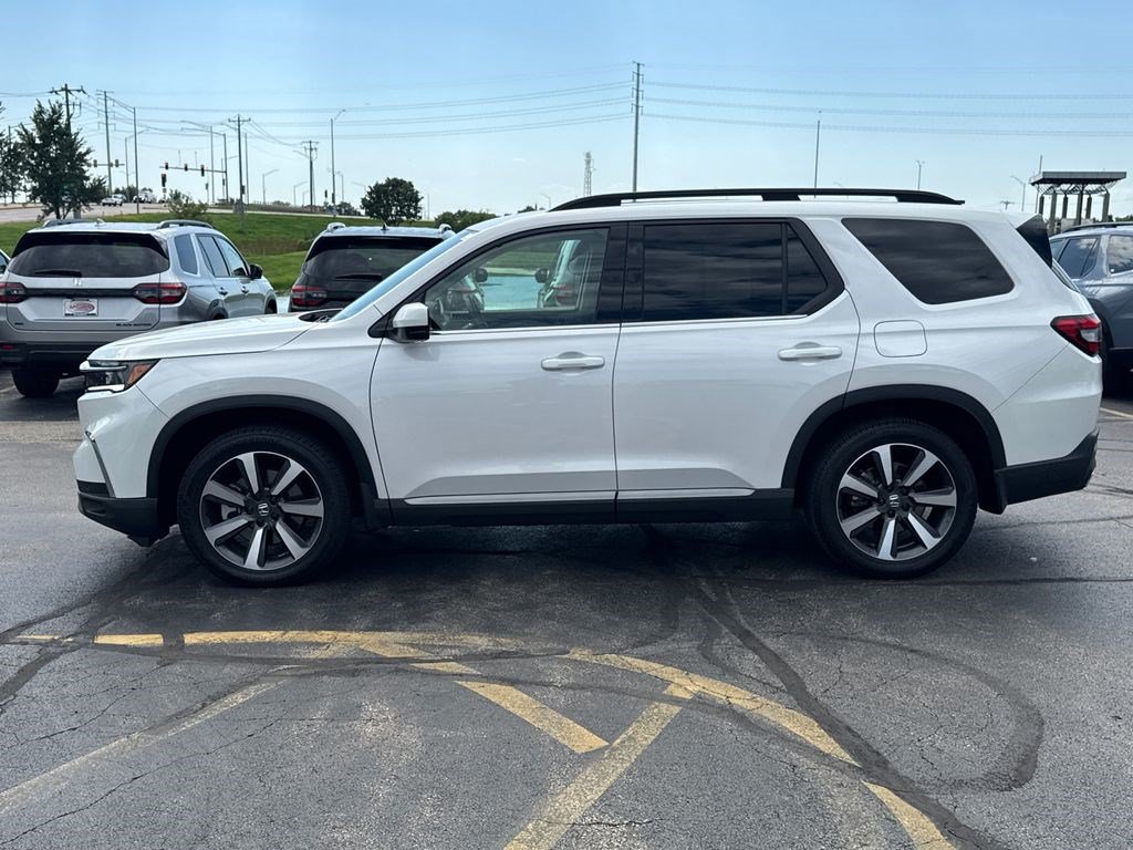 Certified 2025 Honda Pilot Touring image 8
