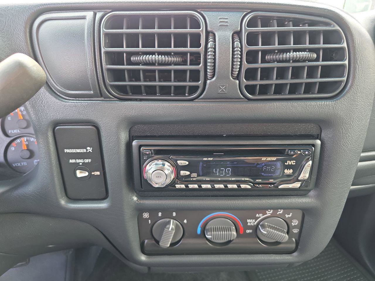 Used 2000 Chevrolet S10 Pickup LS w/ Preferred Equipment Group RWD image 9