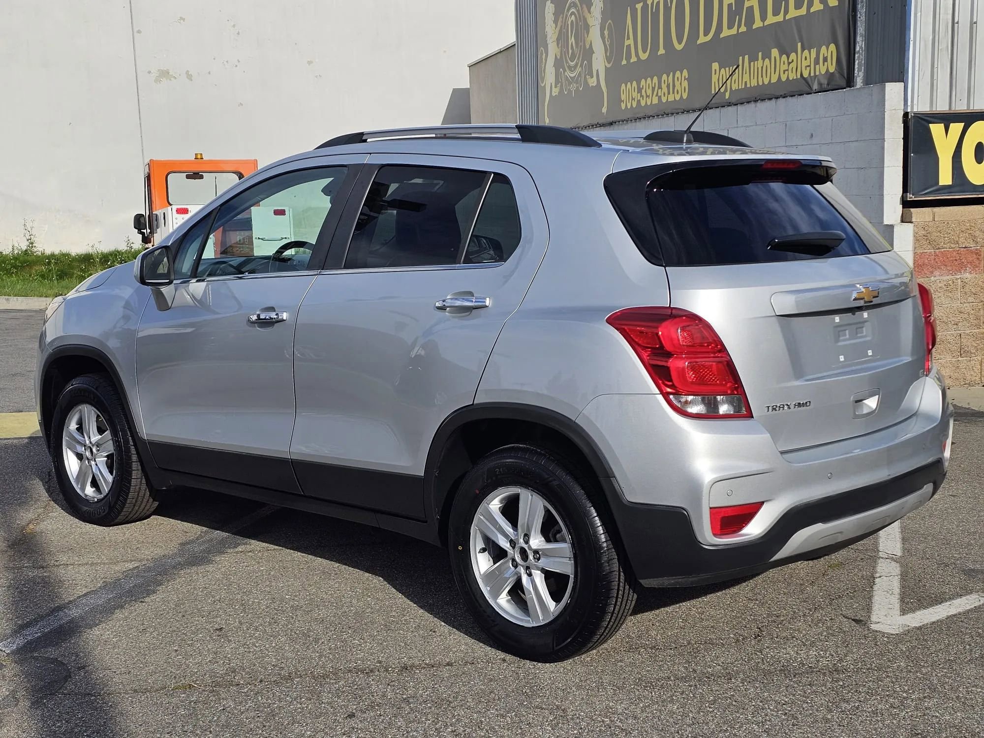 Used 2019 Chevrolet Trax LT w/ Sun & Sound Package image 5