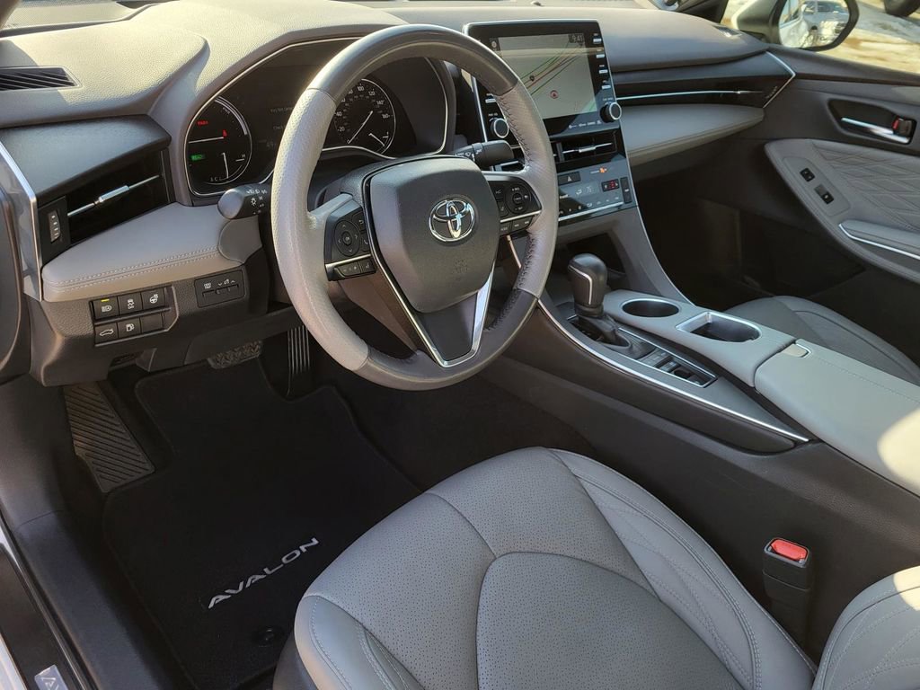 Used 2021 Toyota Avalon Limited image 18