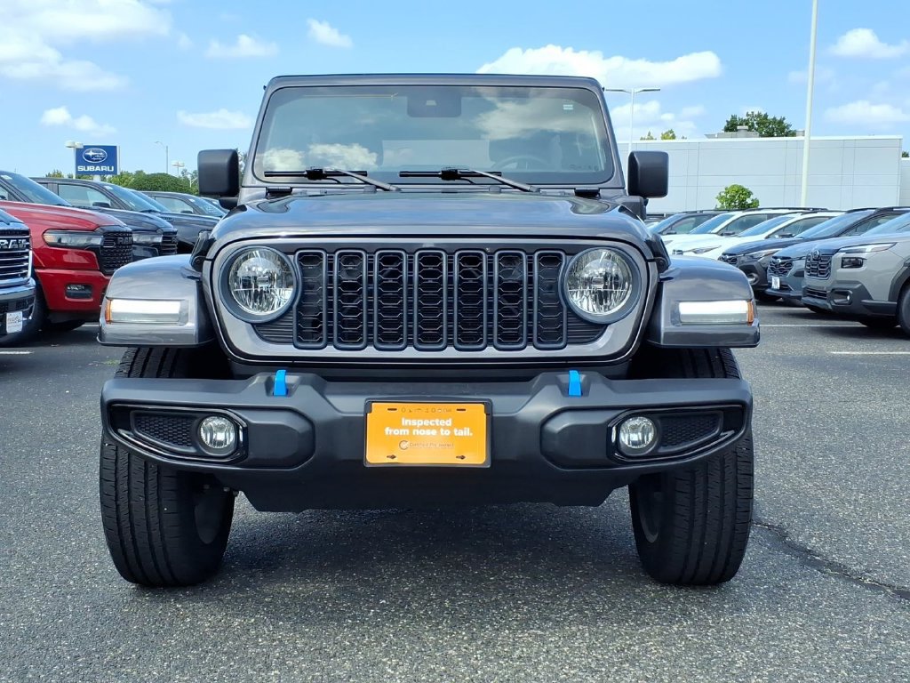 Used 2024 Jeep Wrangler Unlimited w/ Convenience Group AWD/4WD image 2