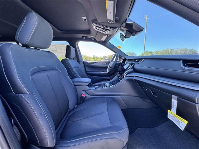 New 2025 Jeep Grand Cherokee L Laredo w/ Luxury Tech Group I image 14