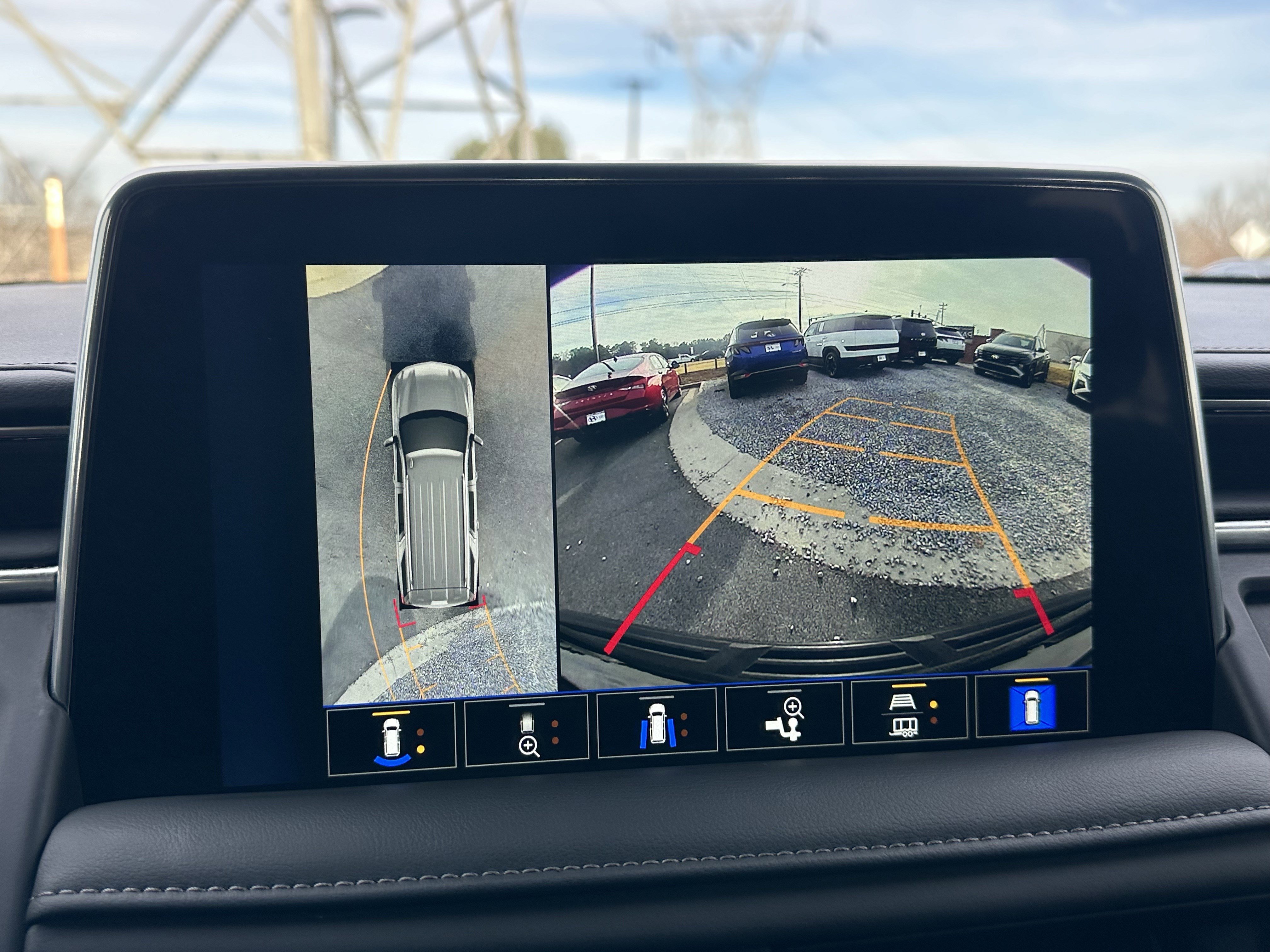 Used 2024 Chevrolet Suburban LT w/ Luxury Package image 31