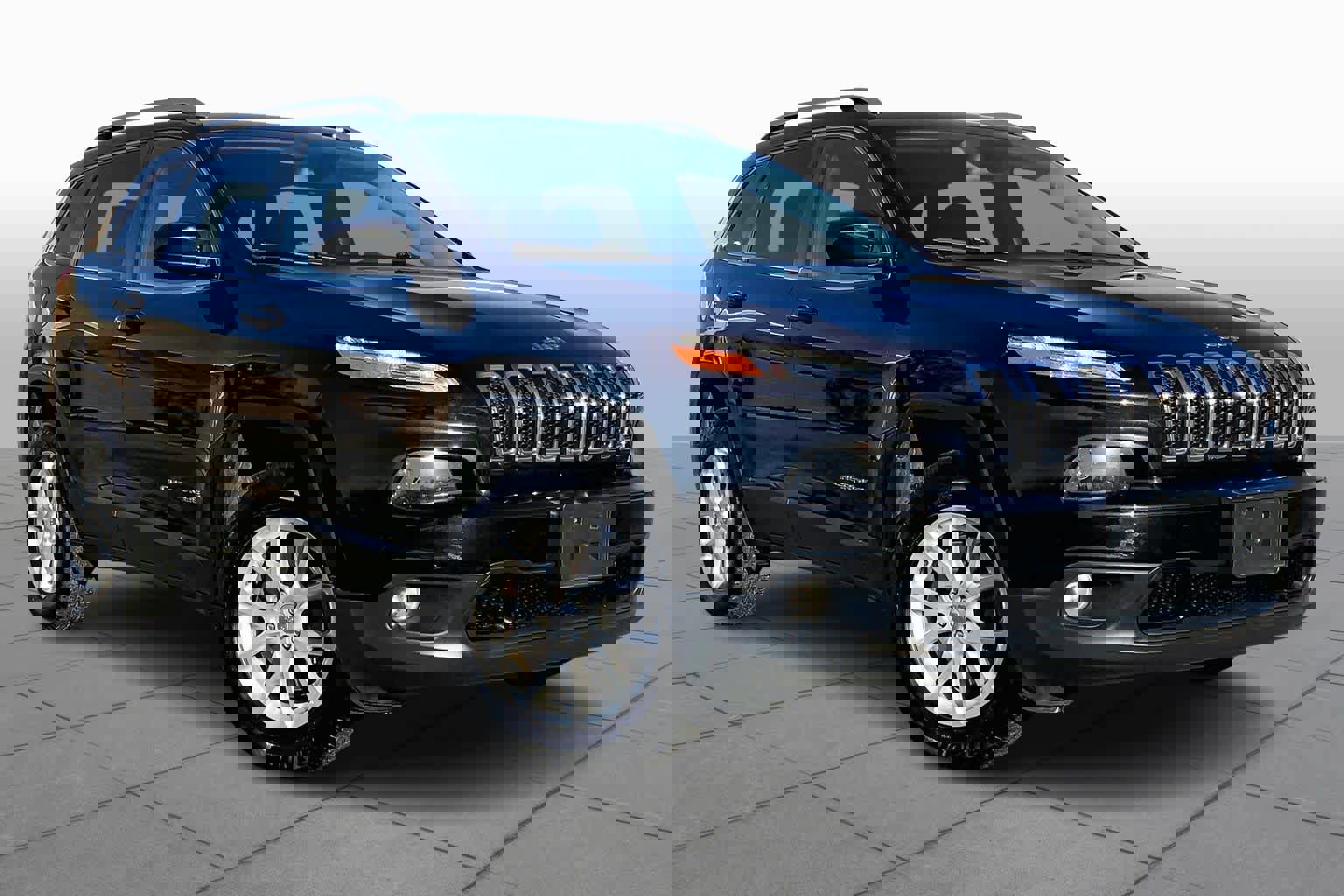 Used 2016 Jeep Cherokee Latitude w/ Cold Weather Group image 2